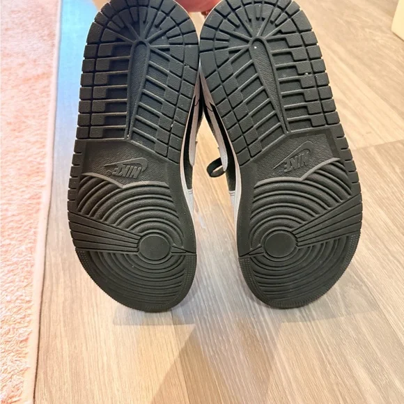 Women’s Air Jordan 1 Low SE ‘Homage’ Leather Sneakers - Picture 5 of 6